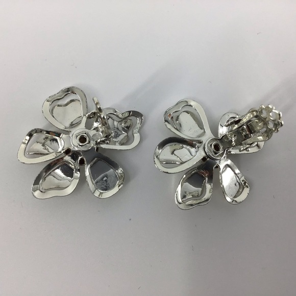 Vintage Flower Brooch and Clip-On Earring Set - Picture 14 of 16